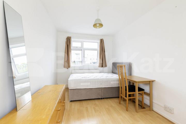 			4 Bedroom, 1 bath, 1 reception Apartment			 Hilldrop Road, Tufnell Park 
